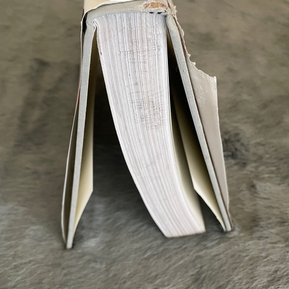 Home Body - Joanna Gaines - Picture 4 of 6